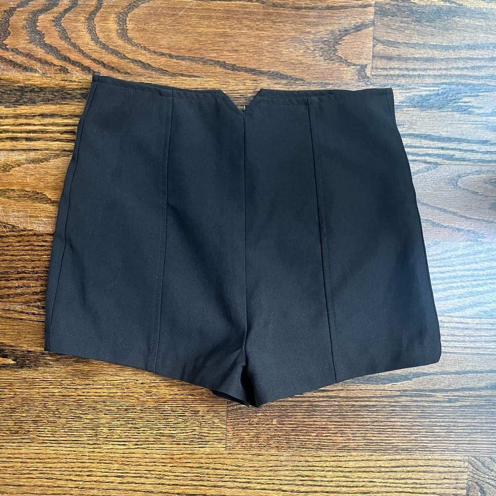 Ski by Tannin women’s designer shorts size S black NWOT